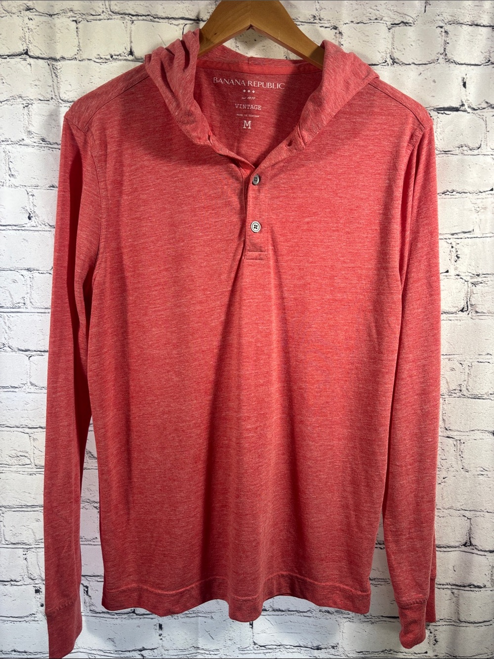 Banana Republic Men’s Heathered Coral Hooded Henley